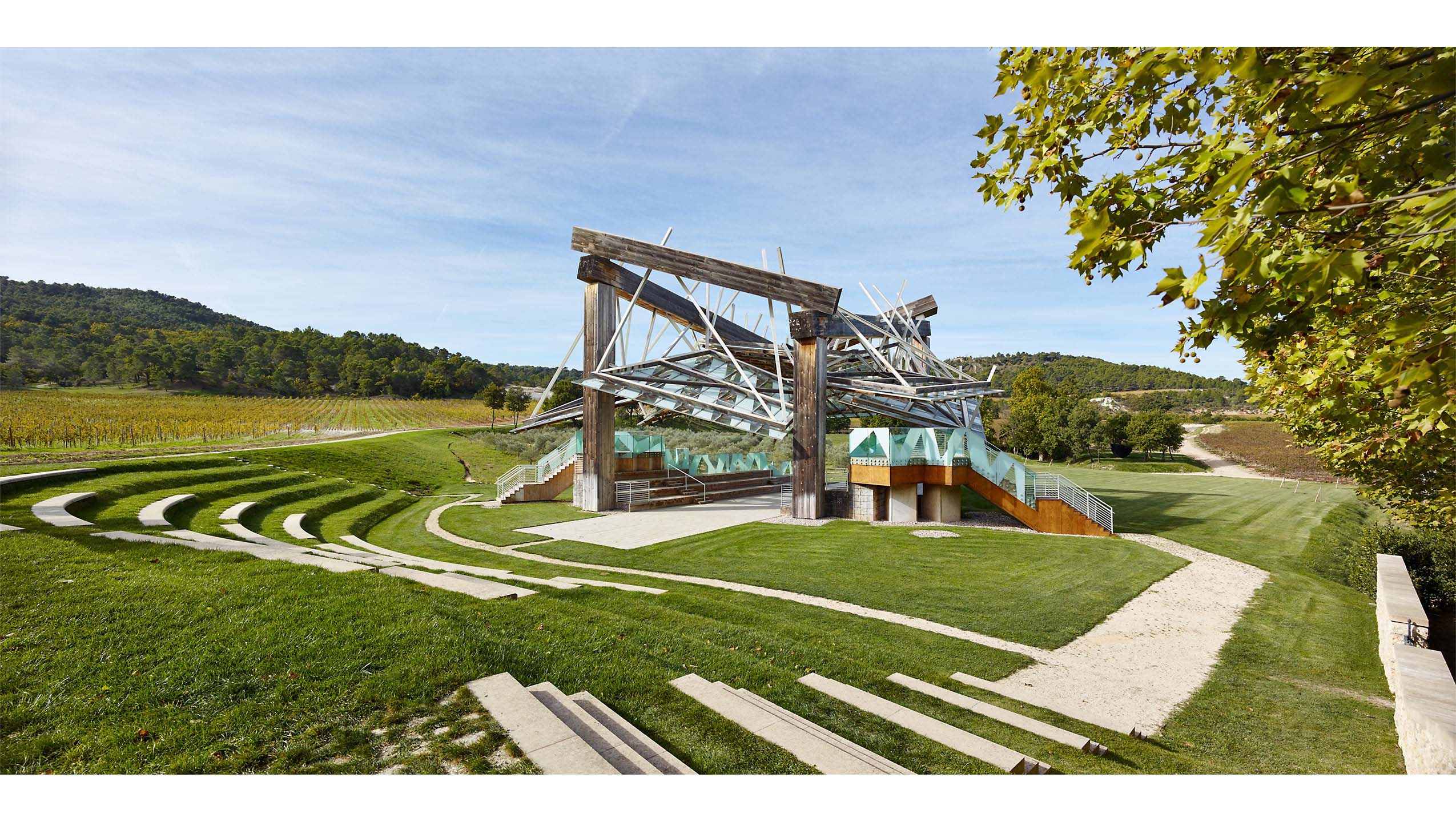 FRANK GEHRY  .  CHÂTEAU LA COSTE  .  LE PUY STE. RÉPARADE FRANCE