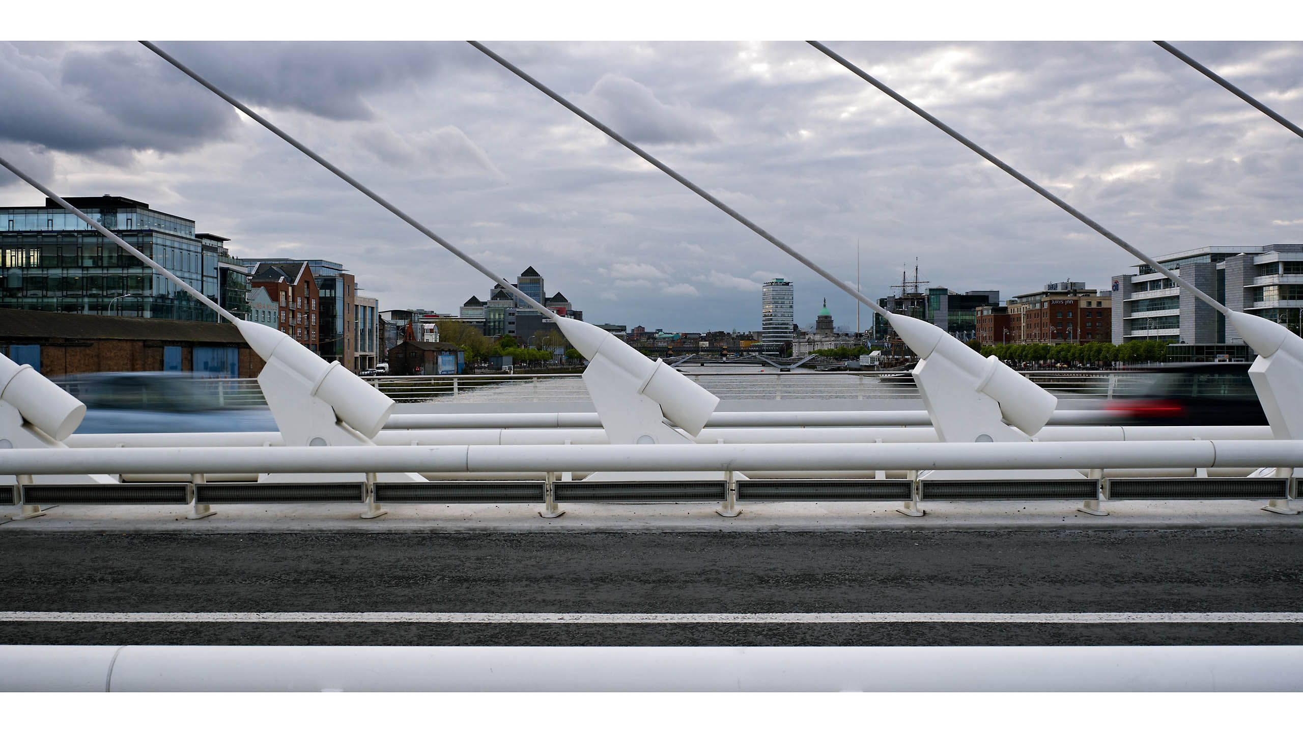 SANTIAGO CALATRAVA  .  SAMUEL BECKETT BRIDGE  .  DUBLIN