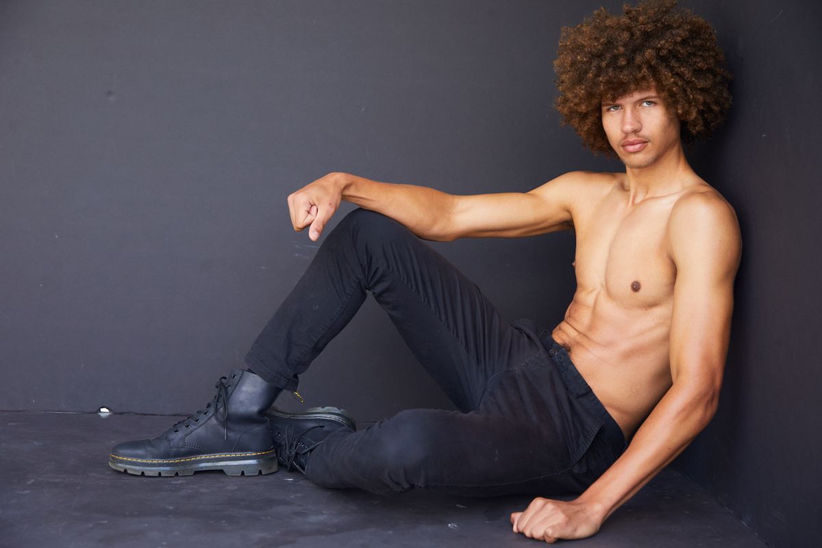 Model JAMIESON NELVIS