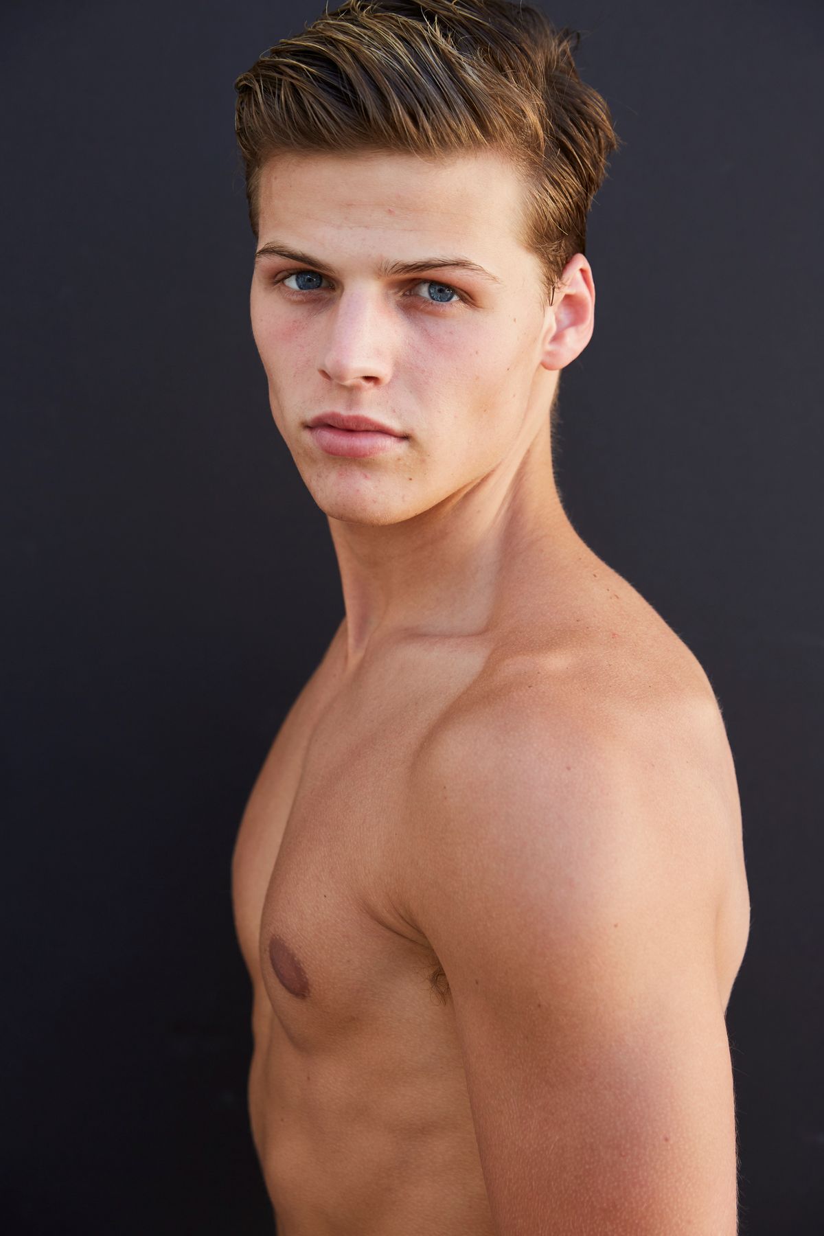 Model Sam Dezzani