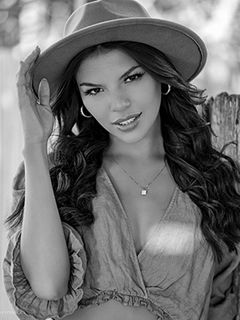Model Valentina Cardenas