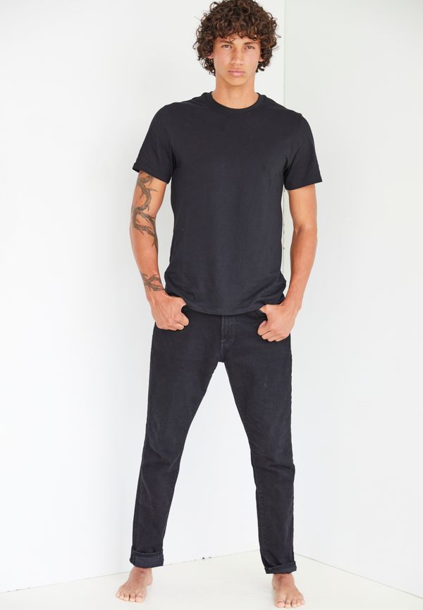 Model Zachary Velasco