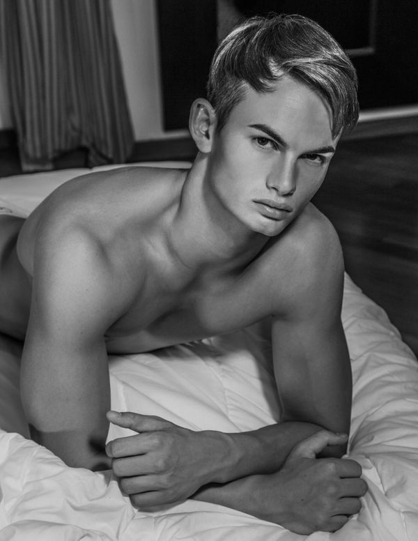 Model Milos Grubor 