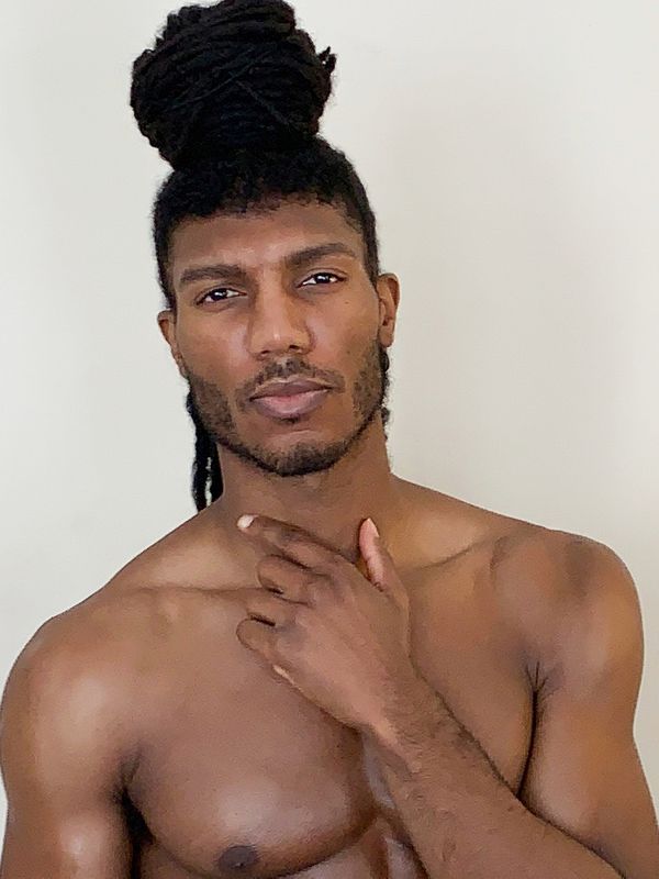 Model HARRISON JORDAN