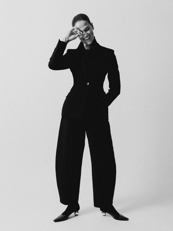  Model ALYIA GOODNATURE