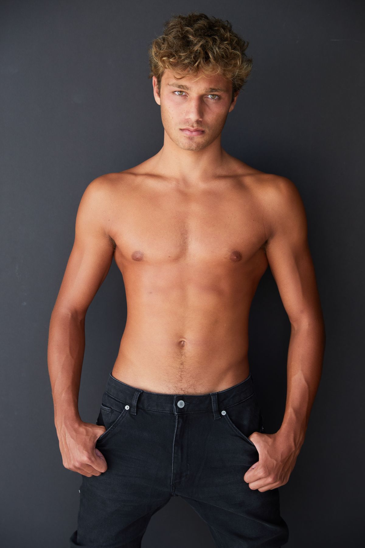 Model Eros Brunel