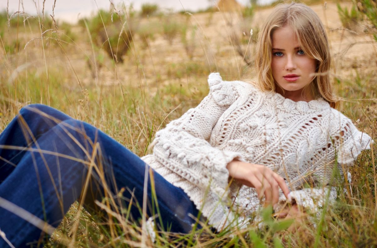MODEL EMILIA NIGLAS
