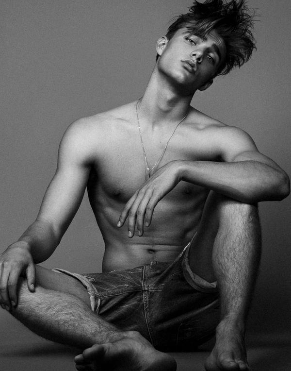 Model MATTHEW POLLOCK