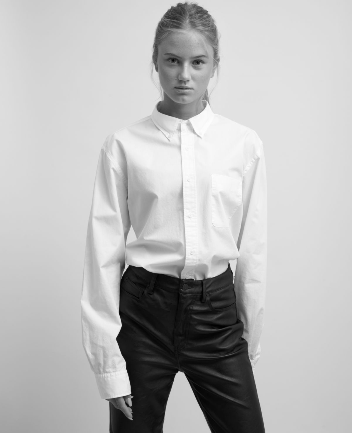 MODEL EMILIA NIGLAS