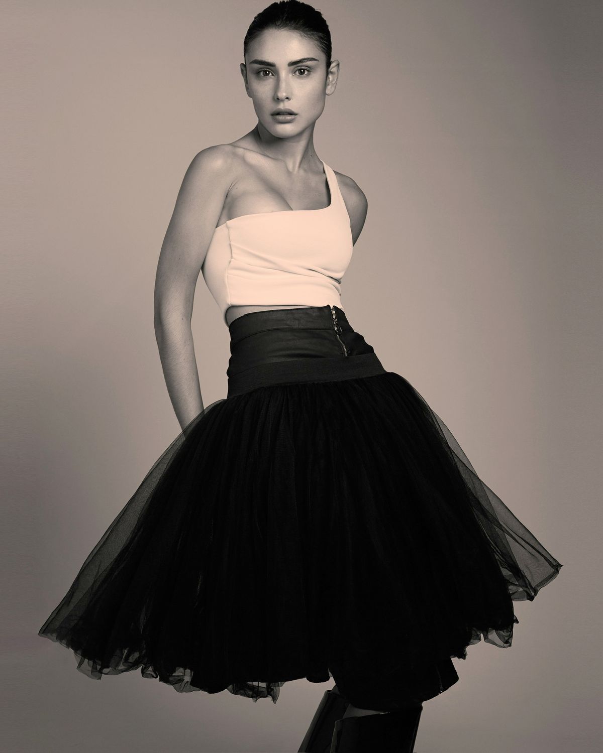 MODEL MARIA DIEZMA