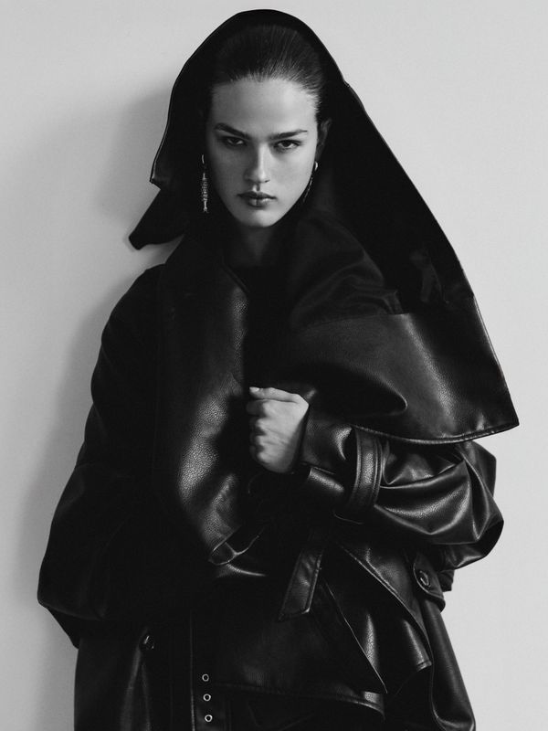  Model ALYIA GOODNATURE