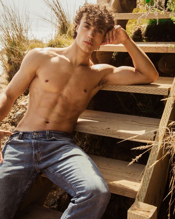 Model CANAAN NEARY    