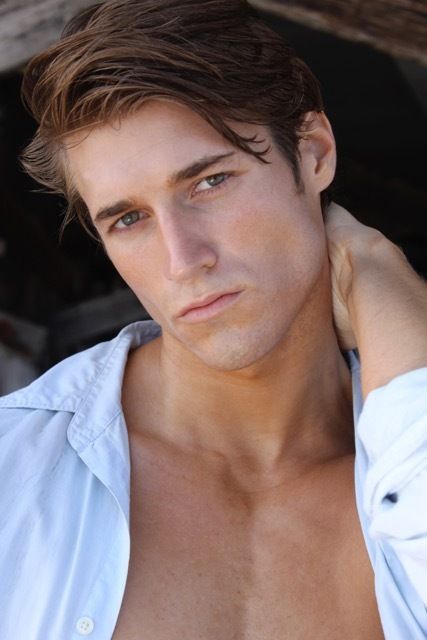 Model DANE JOHNSON