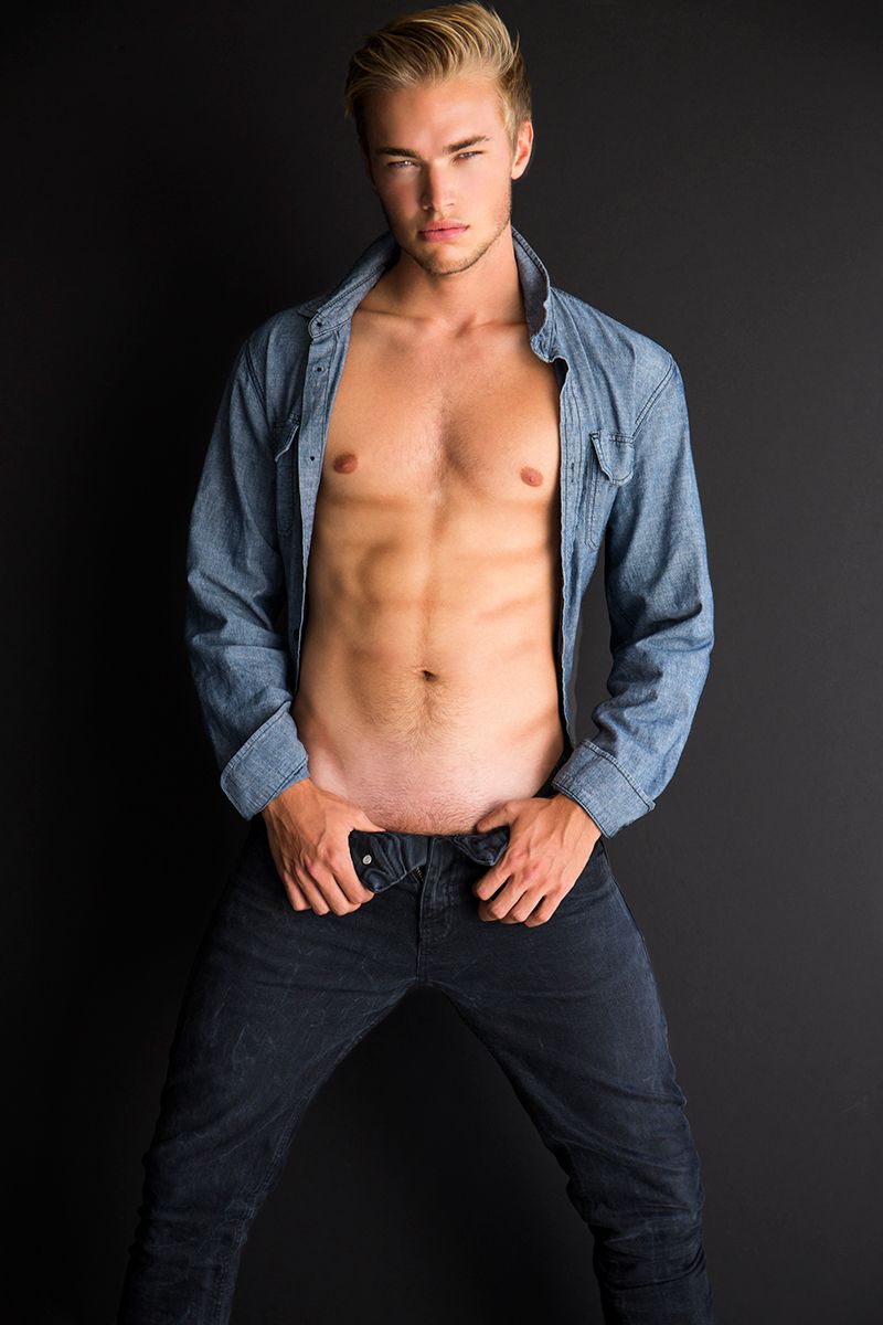 Model Cory Tomlinson 