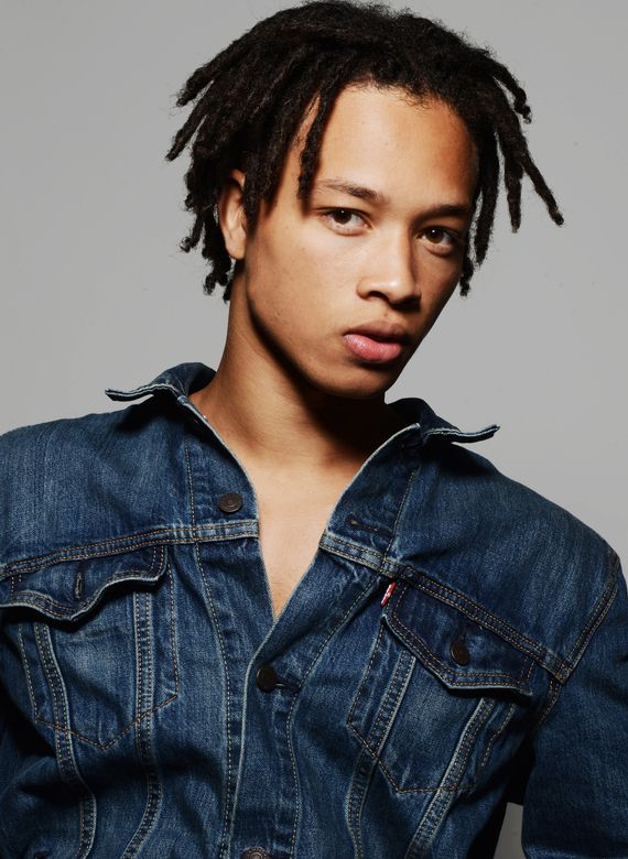 Model Xavier Temple
