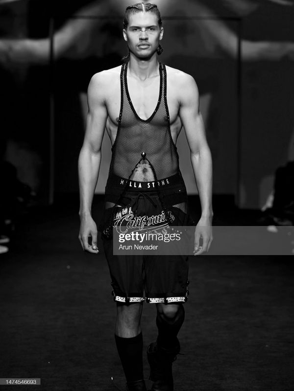 Model JAMIESON NELVIS