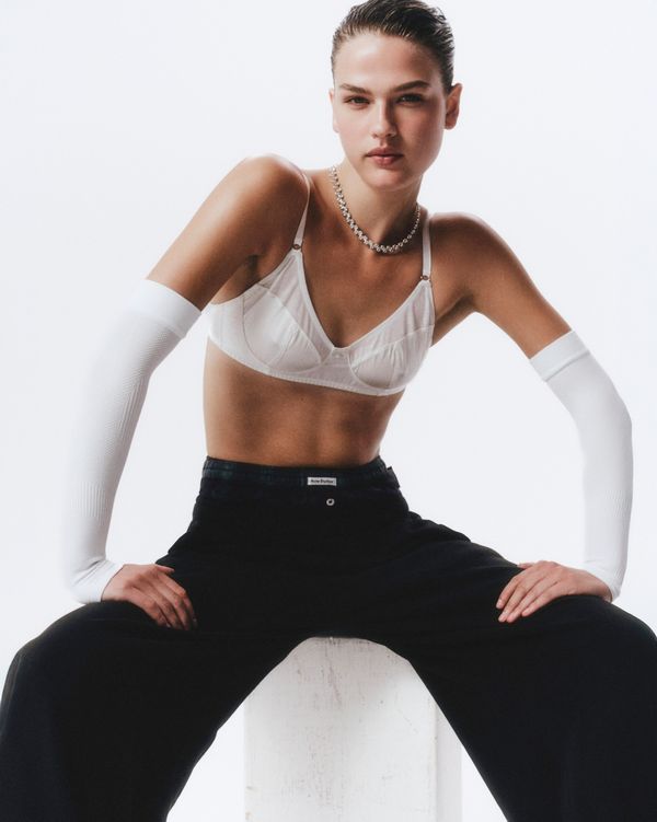  Model ALYIA GOODNATURE