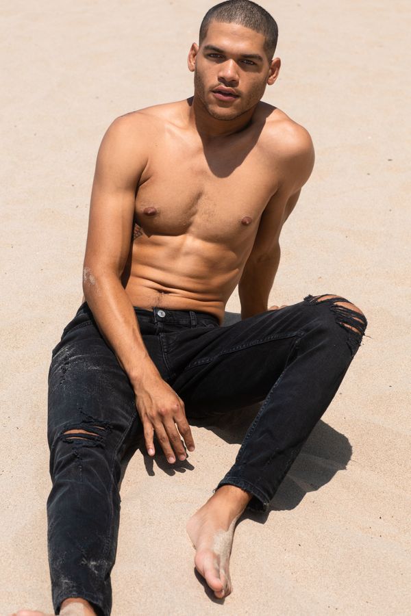 Model Noah Decorsi
