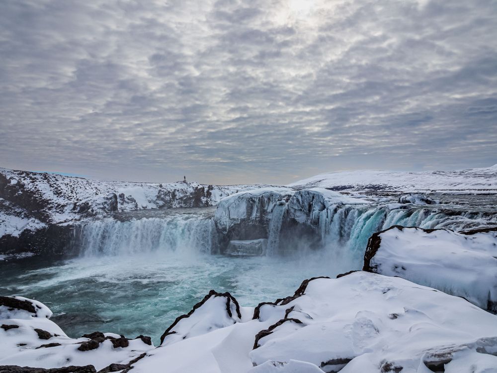 iceland_godafoss_waterfall.jpg