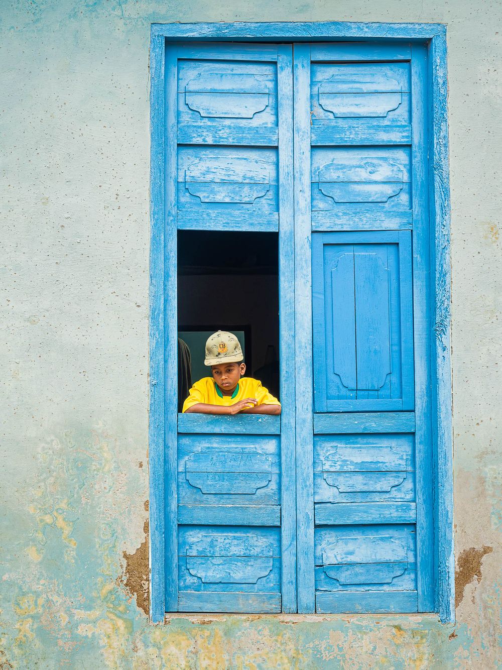 cuba_trinidad_little_boy_blue_door.jpg