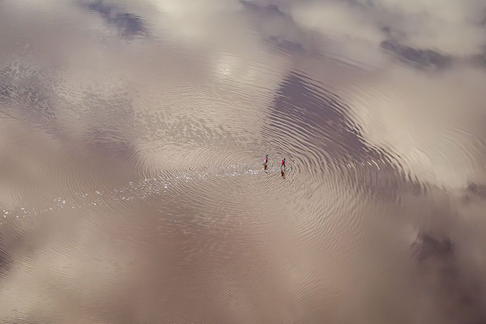 africa_lake_magadi_walking_on_water.jpg
