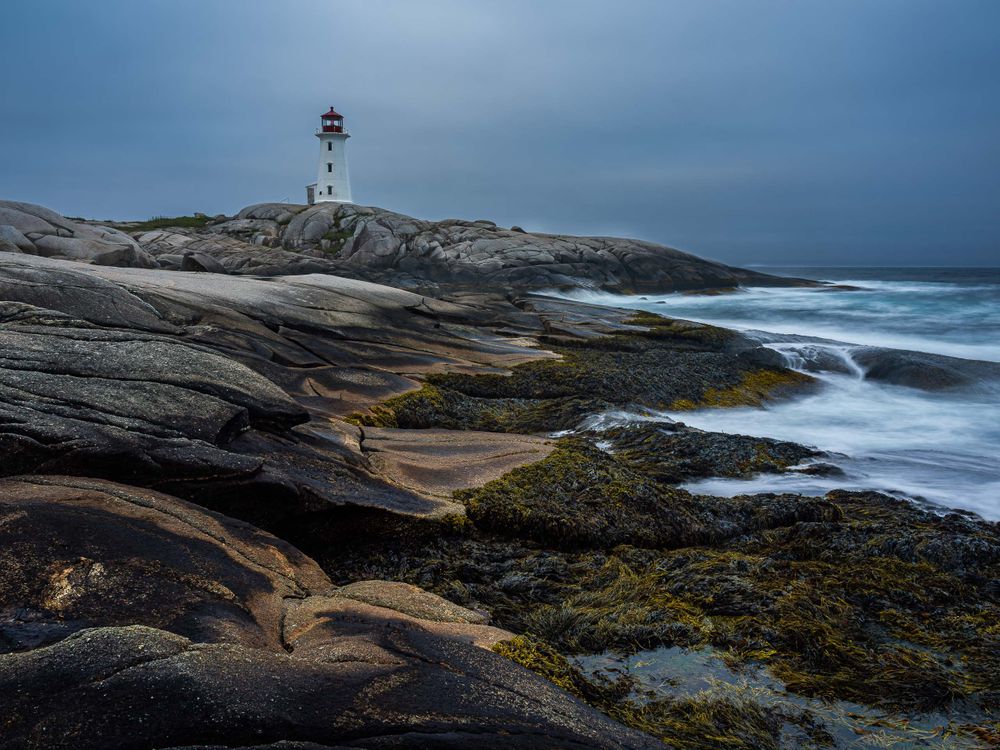 20240712_nova_scotia_peggys_cove_lighthouse_with_seaweed_0001.jpg