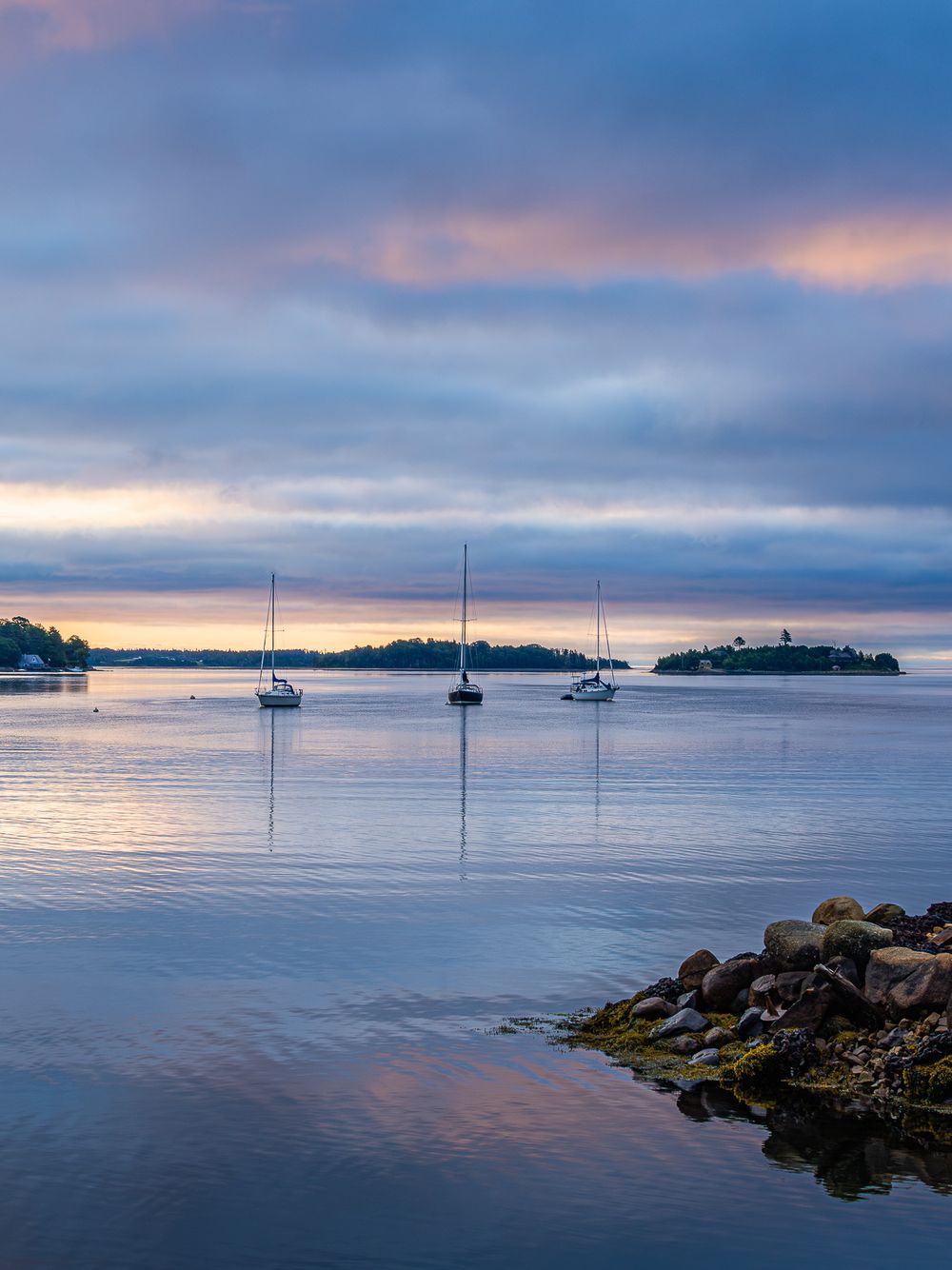 20240714_nova_scotia_mahone_bay_three_sailboats_0001.jpg