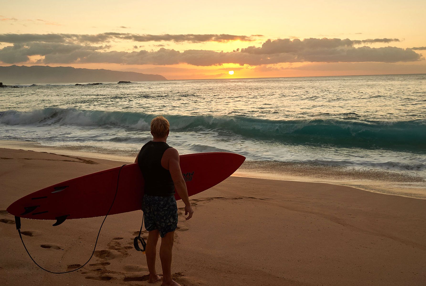 Wiamea Bay, surfer, sunset, surfboard, hawaii, oahu, north shore