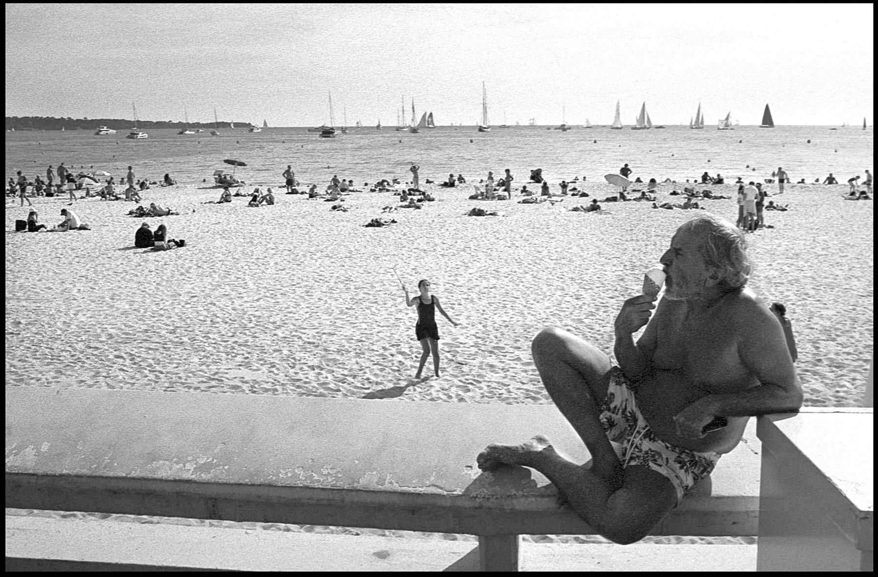 French Riviera, Cote d'azur, Cannes, beach, ice cream, eating ice cream, man, ocean, boats, black&white, filmCannes, beach, ice cream, eating ice cream, man, ocean, boats, black&white, film