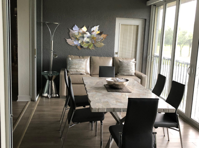 dining room 8_Lg plexi detail.jpg
