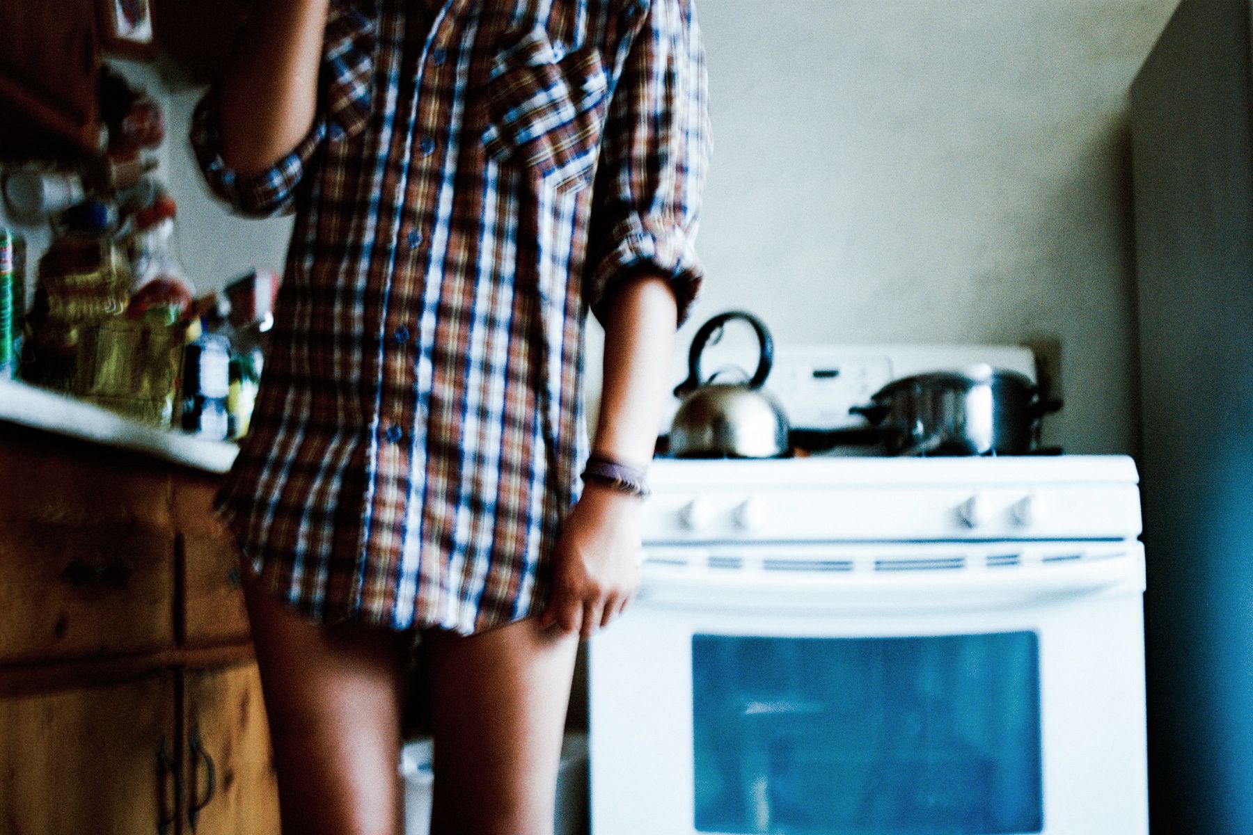 4_0_64_1monica_kitchen_blurry_spotted.jpg