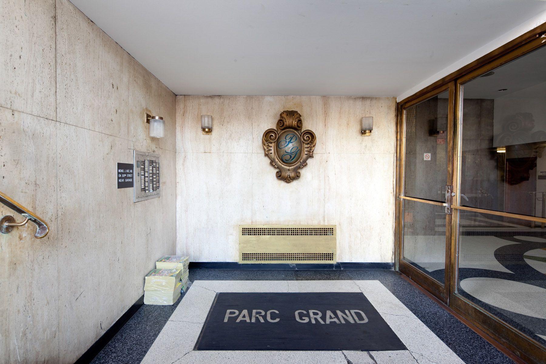 1parc_grand_entry.jpg