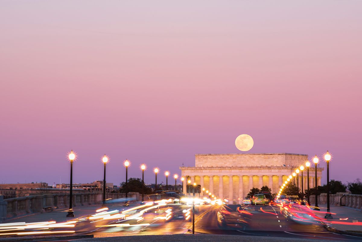 Full Moon over Lincoln Memorial 2.jpg