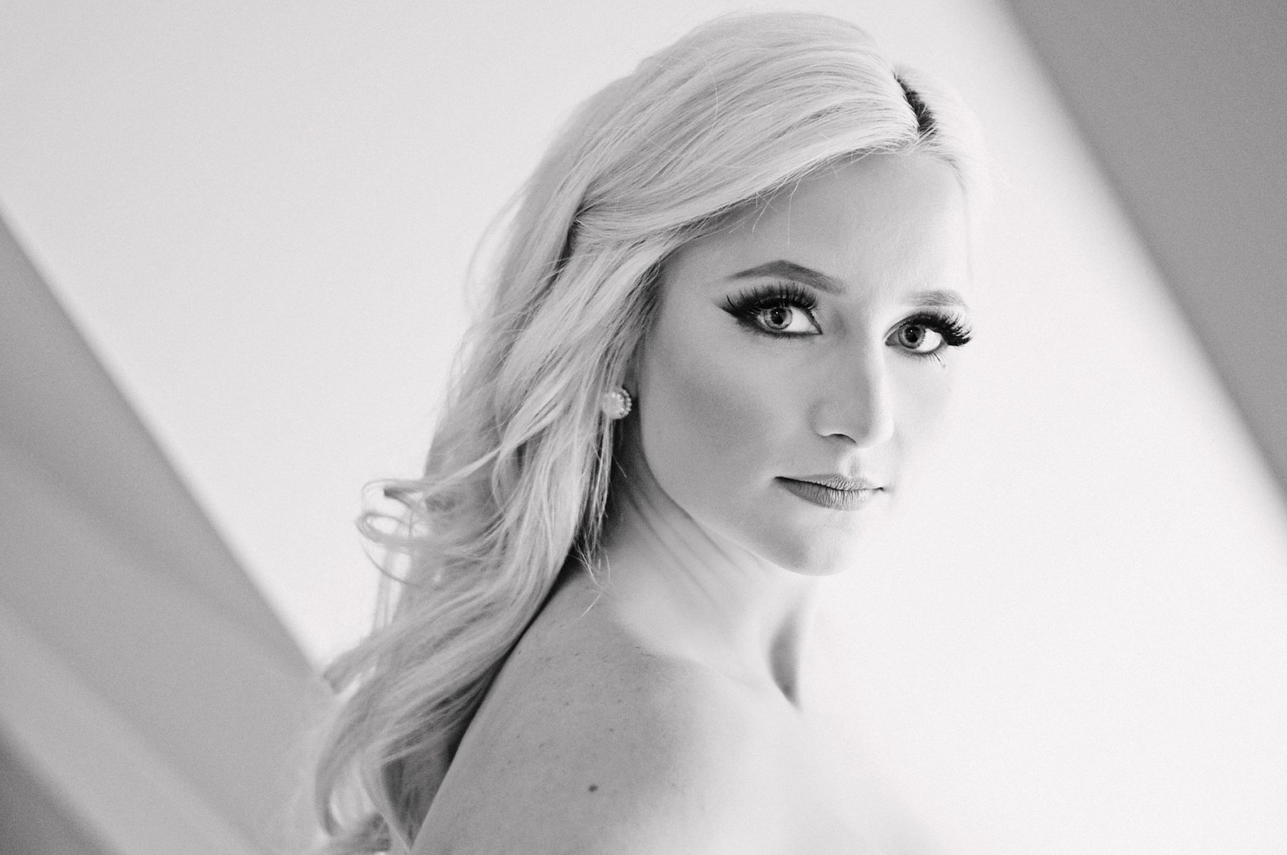 Bridal-Portrait-in-black-and-white.jpg
