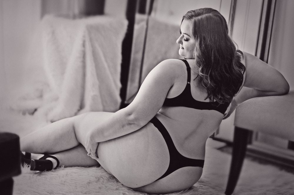 Chicago Boudoir photographer, sexy photos, intimate portraits (14).jpg