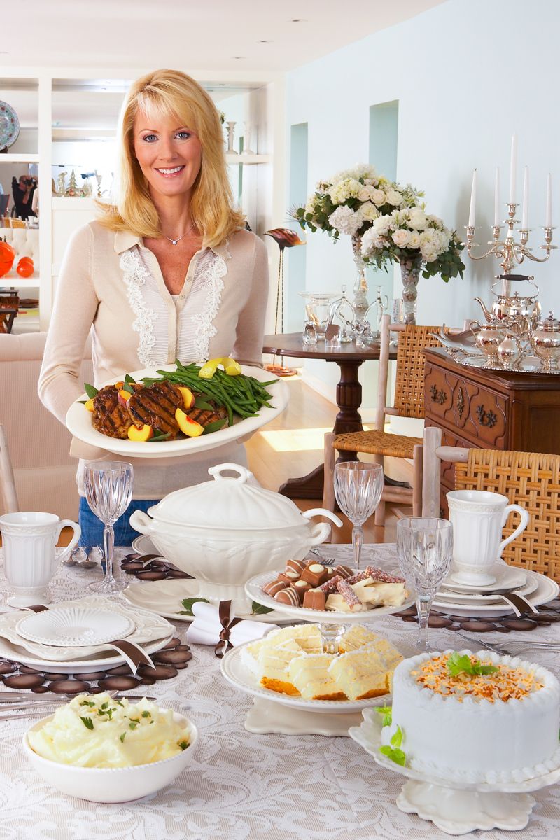 Celebrity Cook Sandra Lee for Semi-homemade cookbook holding platter of pork chops & grilled peaches www.rkjacobs.comTop Food Photographer New York Seattle PortlandRobert Jacobs Photography ©2013 Celebrity Cook Sandra Lee for Semi-homemade cookbook holding platter of pork chops & grilled peaches www.rkjacobs.comTop Food Photographer New York Seattle PortlandRobert Jacobs Photography ©2013