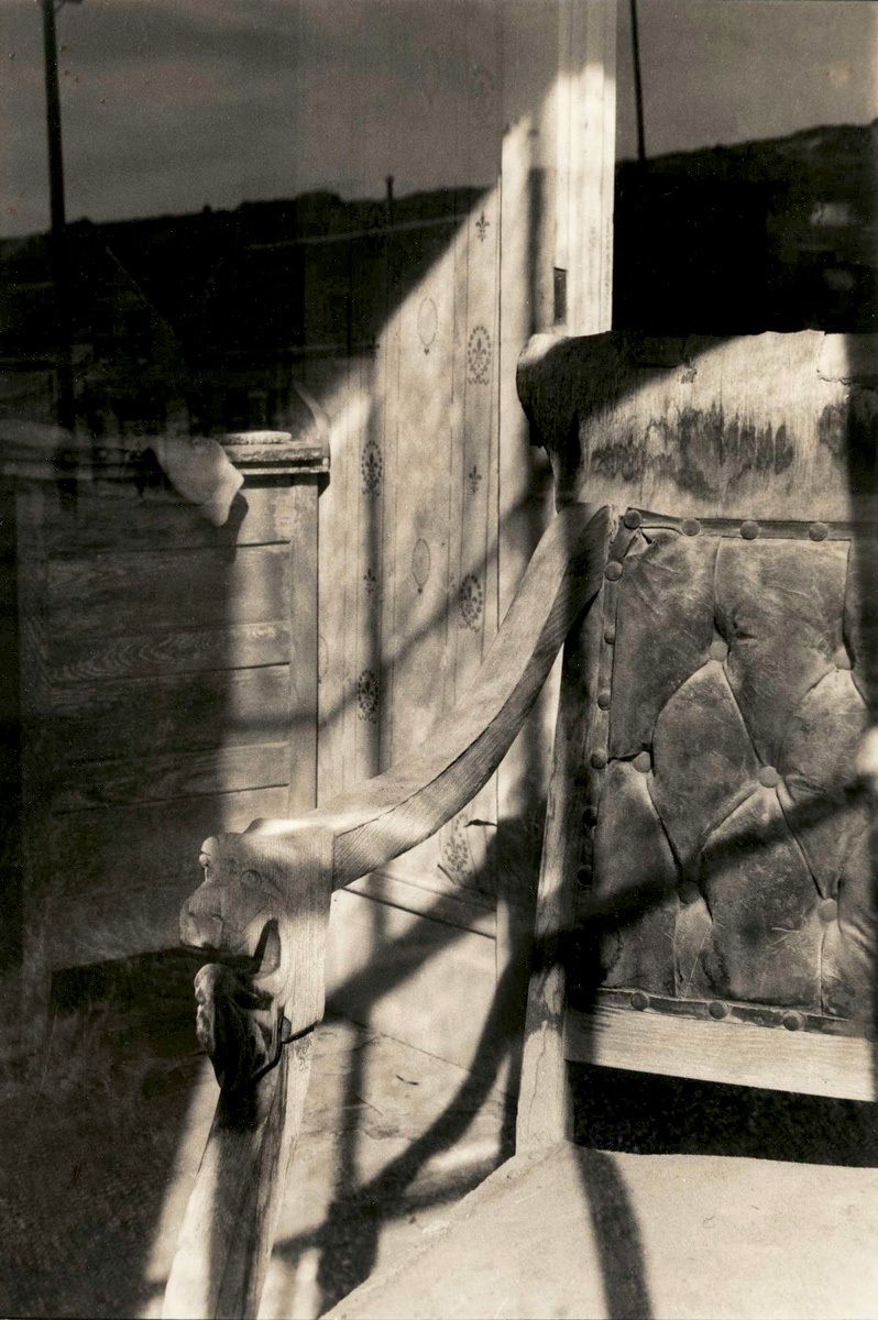 1bodie_window_reflection_web