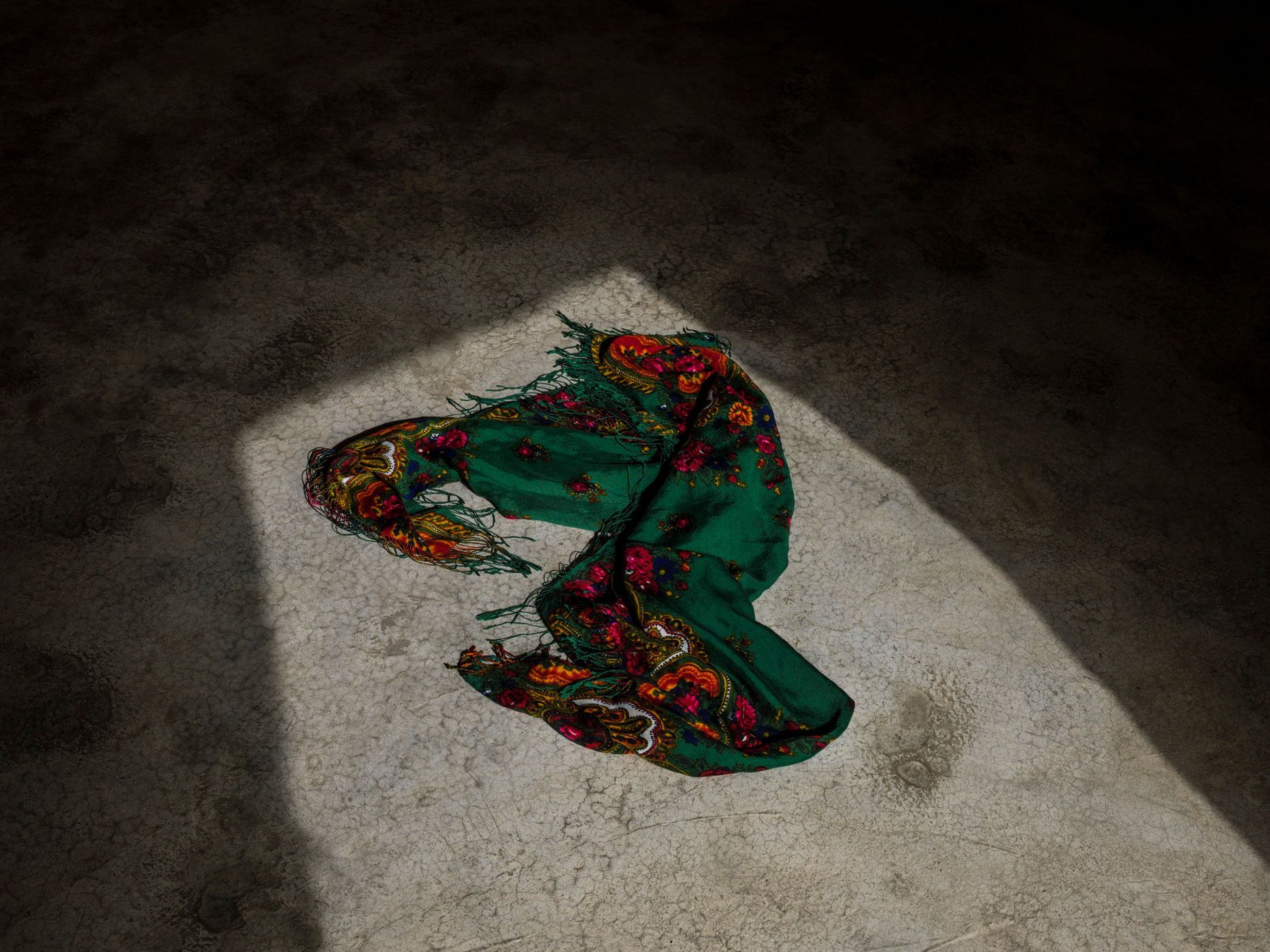 Cicek was killed at the age of 17 in Kobane. The only belonging of hers that could be brought back to her family was this scarf. Her body is still in Kobane and cannot be returned to her hometown to be buried there. 08.jpg