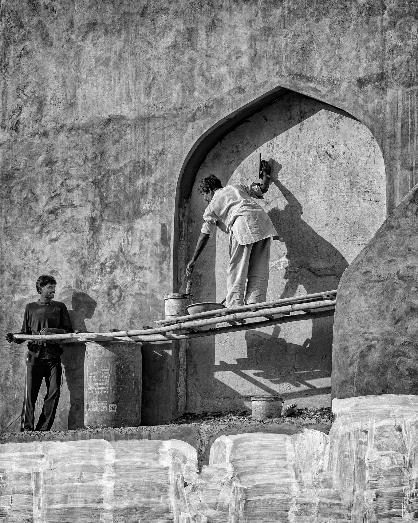 Plasterers restoring a monument (Jaipur, Rajasthan) work.laborers-26.jpg