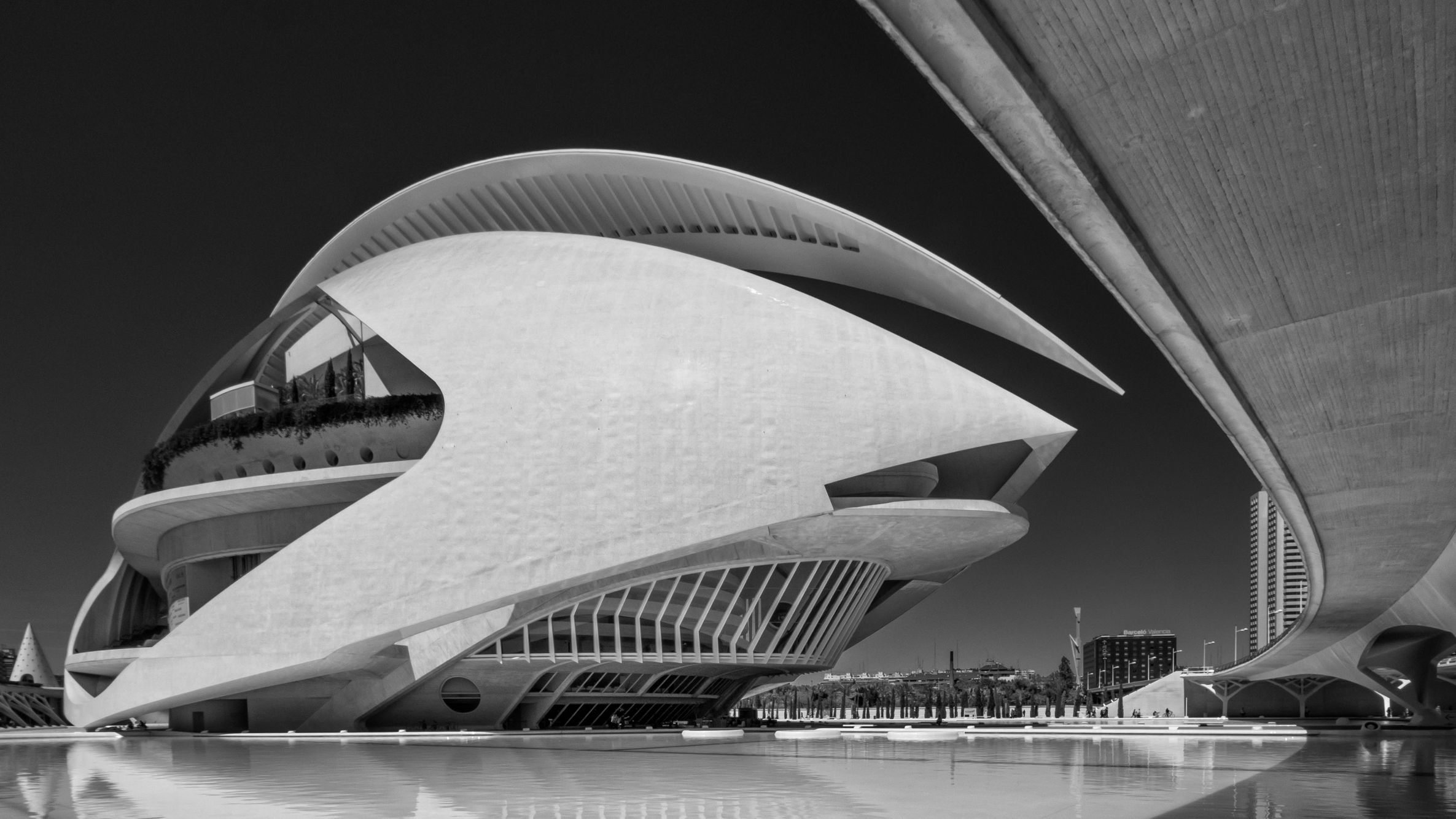 SPAIN:  Calatrava's Ciutat de les Arts i les Ciències in Valencia