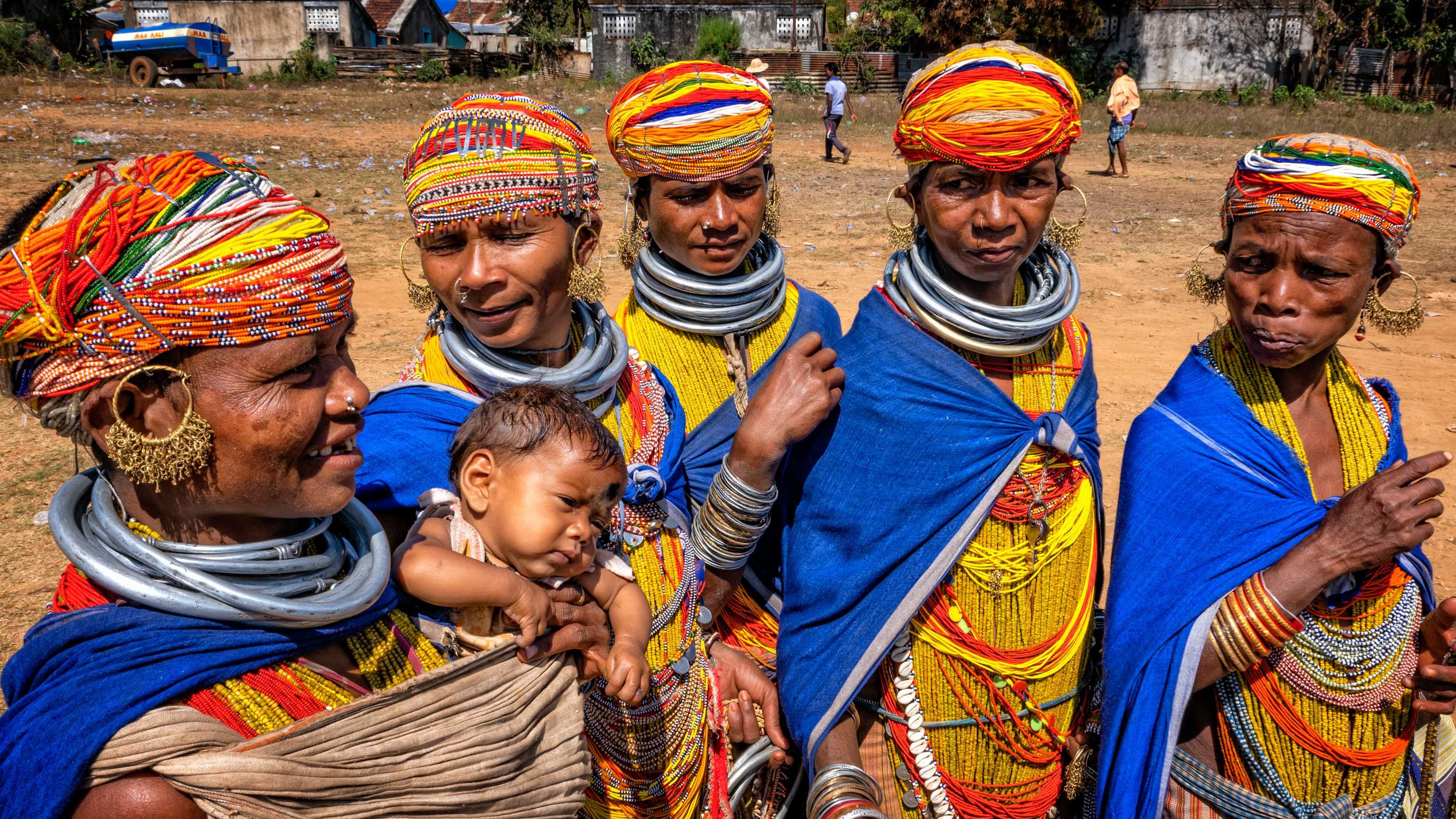 portraits-of-adivasi-women-in-odisha-louis-montrose-photography