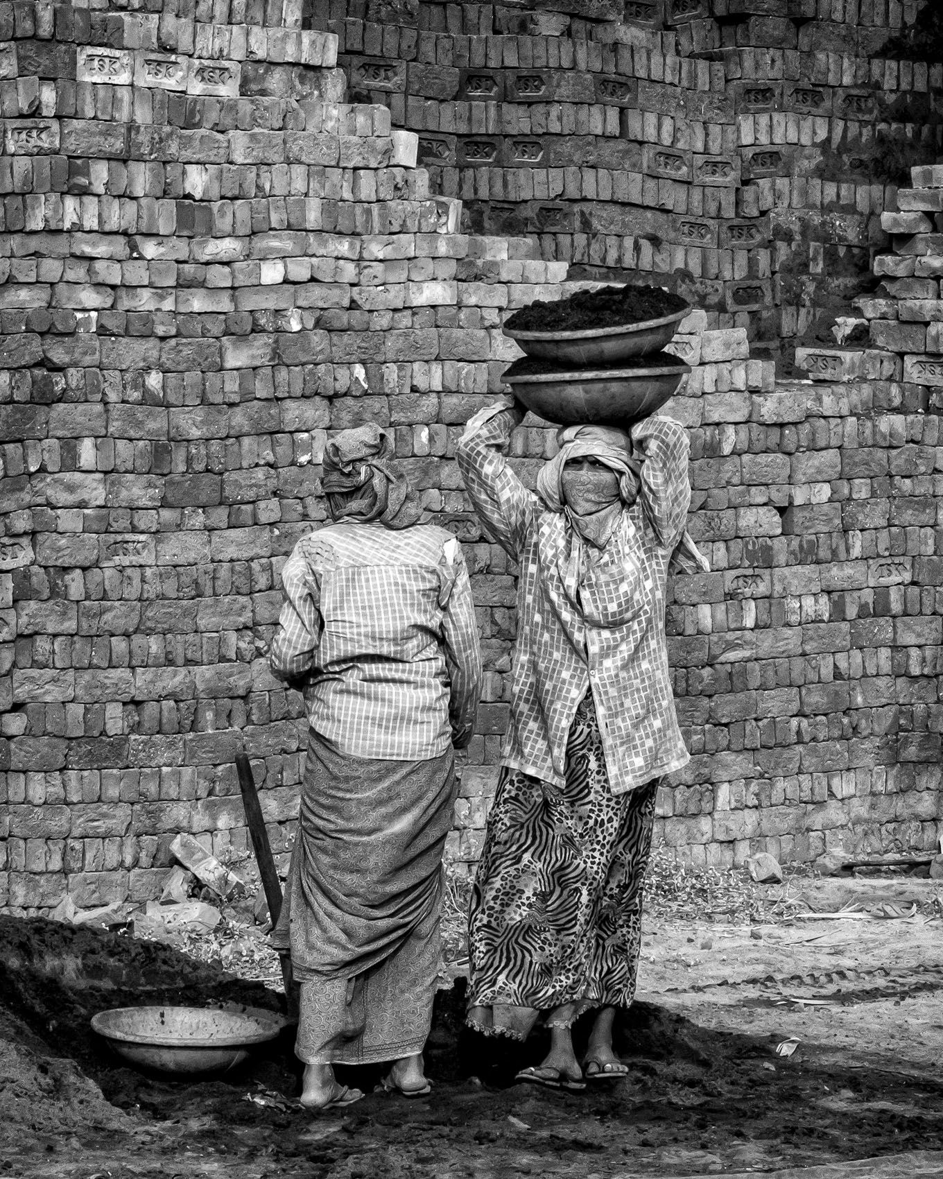 Women Workers at a Brick Factory (Eastern Maharashtra) work.laborers-23.jpg