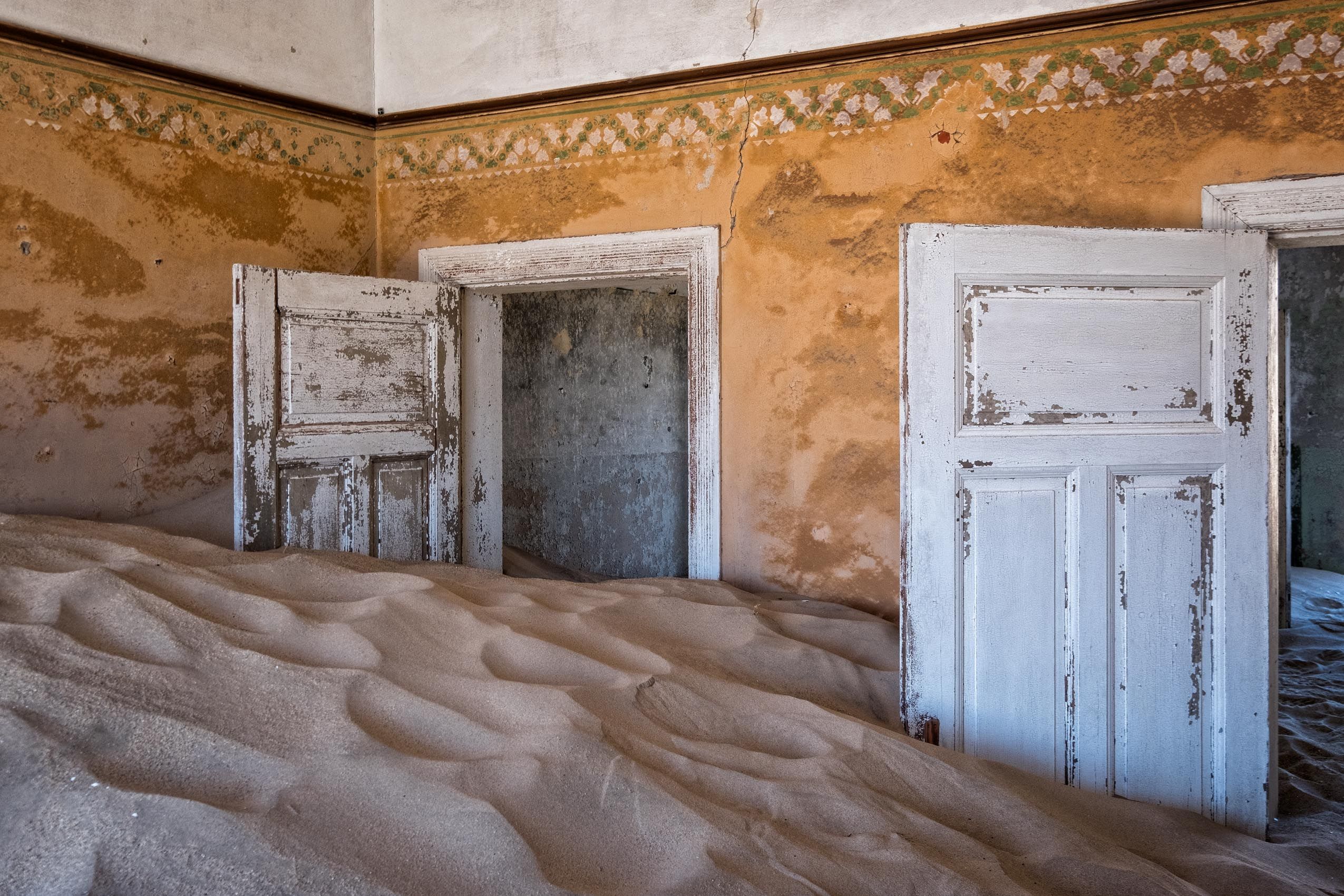 NAMIBIA: Kolmanskop—A Diamond Mining Ghost Town