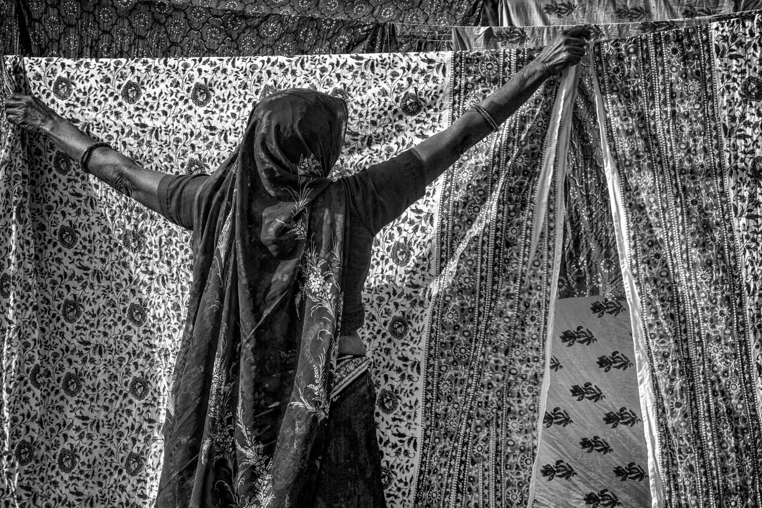 Drying block printed textiles after initial washing (Village near Jaipur, Rajasthan) work.textiles-15.jpg