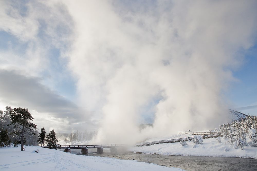 Steam-over-the-river_S6A6396-Yellowstone-National-Park,-WY,-USA.jpg