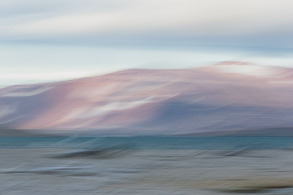 Coastline-blur-in-pastel-colors-II_E7T3352-Murthsonfjorden,-Svalbard,-Arctic.jpg