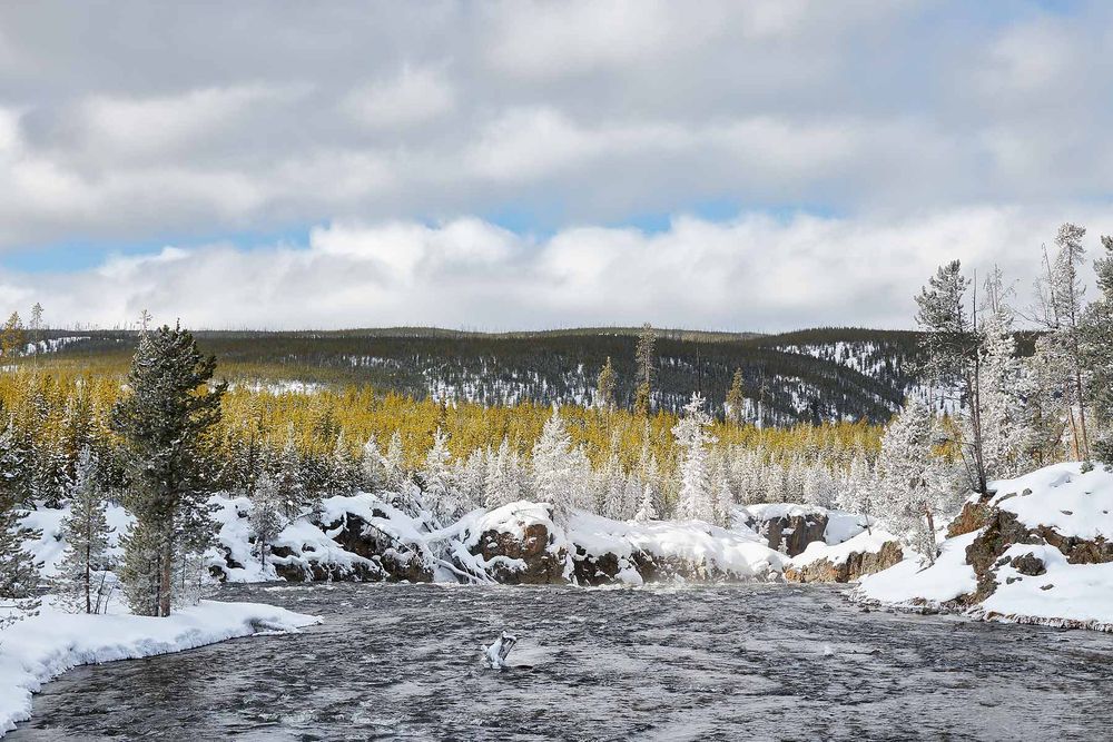 Firehole-river-floating-into-canyon_S6A5879-Yellowstone-National-Park,-WY,-USA.jpg
