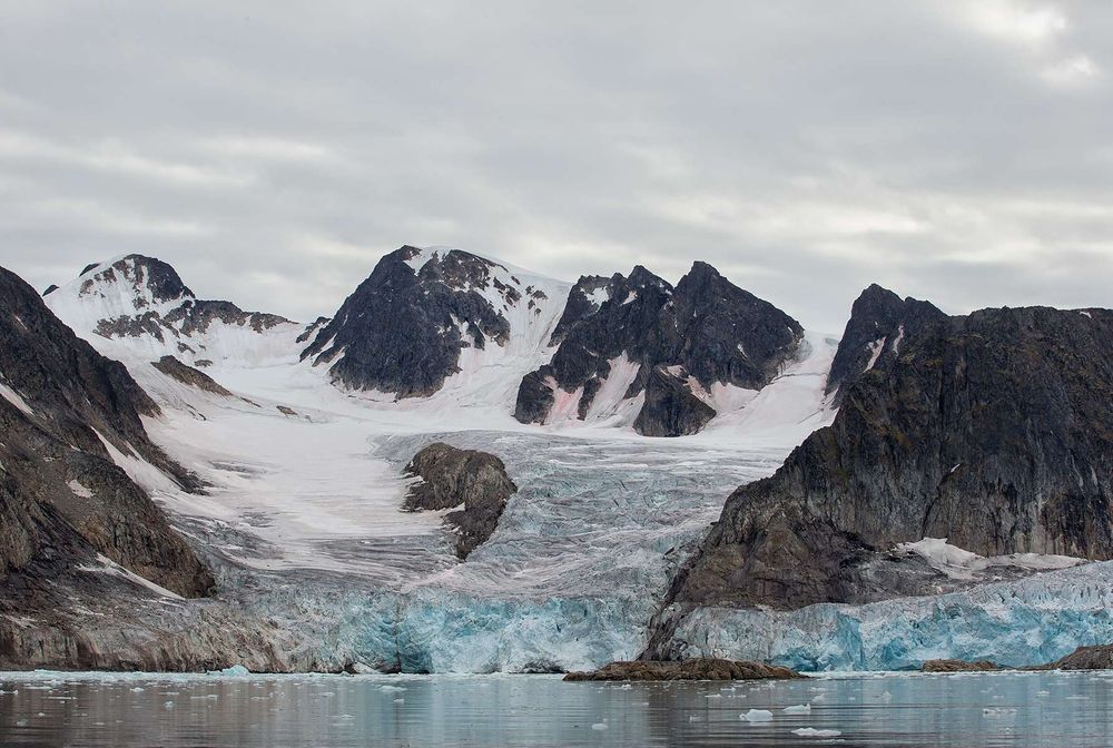 Glaciers-ending-in-bay_B8R4710-Hamiltonbuka,-Svalbard,-Arctic.jpg