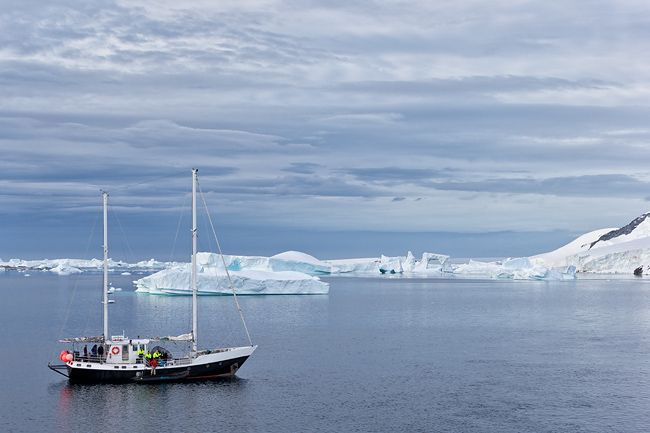 Research-vessel-close-to-Lemaire-Channel_E7T1459-Lemaire-Channel-Antarctica.jpg