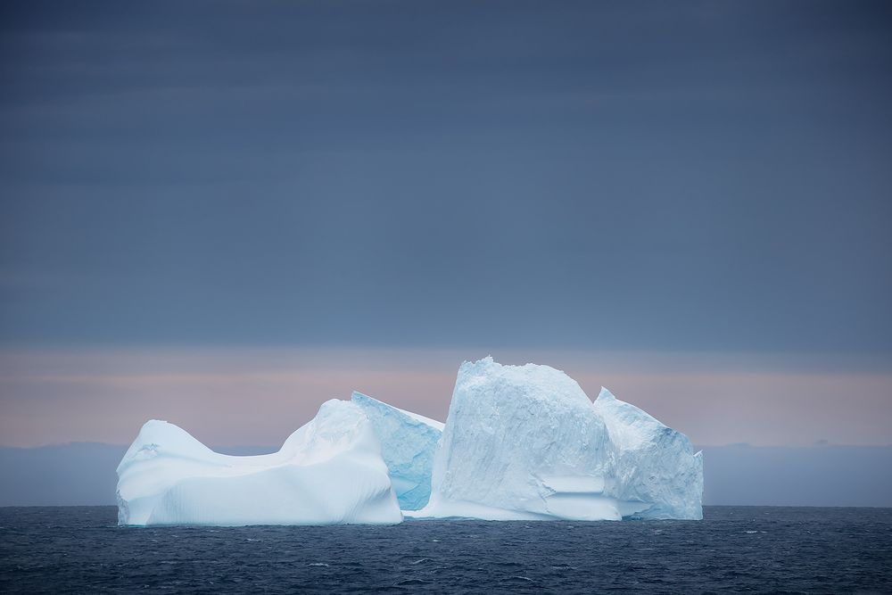 Ice-berg-at-sunset-light_B8R4219-Drygalski-Fjord,-Cooper-Sound,-South-Georgia-Islands,-Southern-ocean.jpg